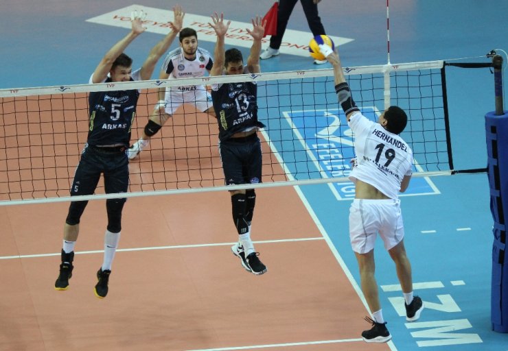 Arkas Spor, Halkbank’ı 3-2 Geçti