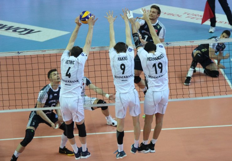 Arkas Spor, Halkbank’ı 3-2 Geçti