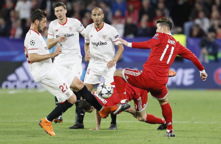 Bayern Münih Devler Ligi’nde Avantajı Aldı