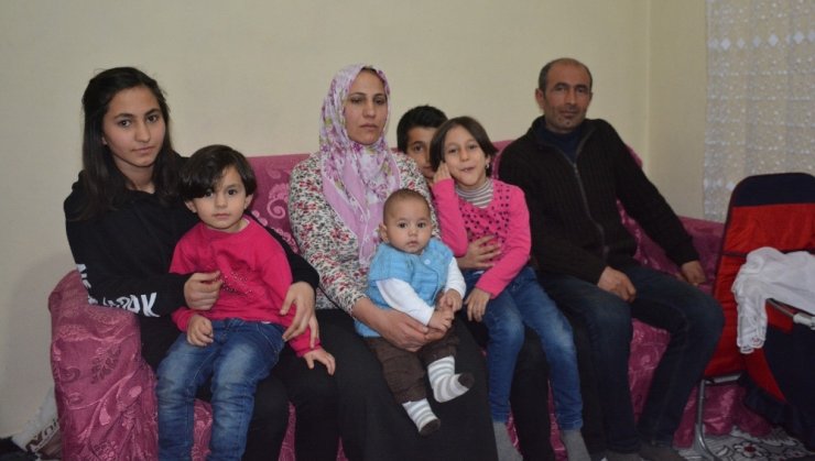 Genç Kız Yeniden Duymak İçin Yardım Bekliyor