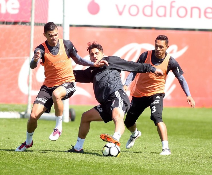 Beşiktaş Göztepe Maçı Hazırlıklarını Sürdürdü