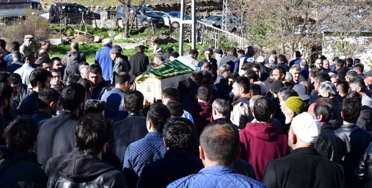 Fren Boşalan Kamyonetin Altında Kalarak Hayatını Kaybeden Üniversite Öğrencisi Genç Kıza Son Görev