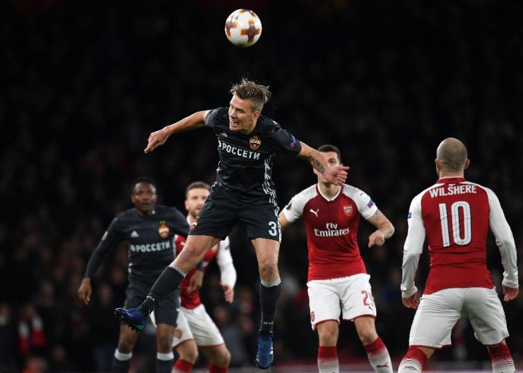 Arsenal, Yarı Finale Göz Kırptı