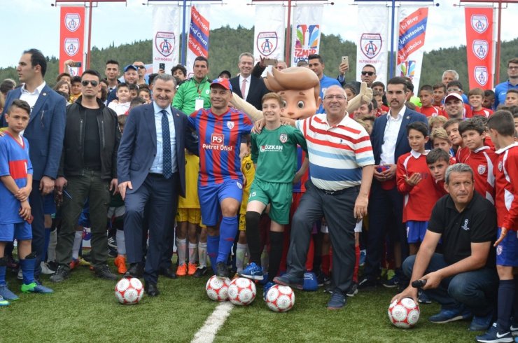 Bakan Bak Alex De Souza İle Sahaya İndi