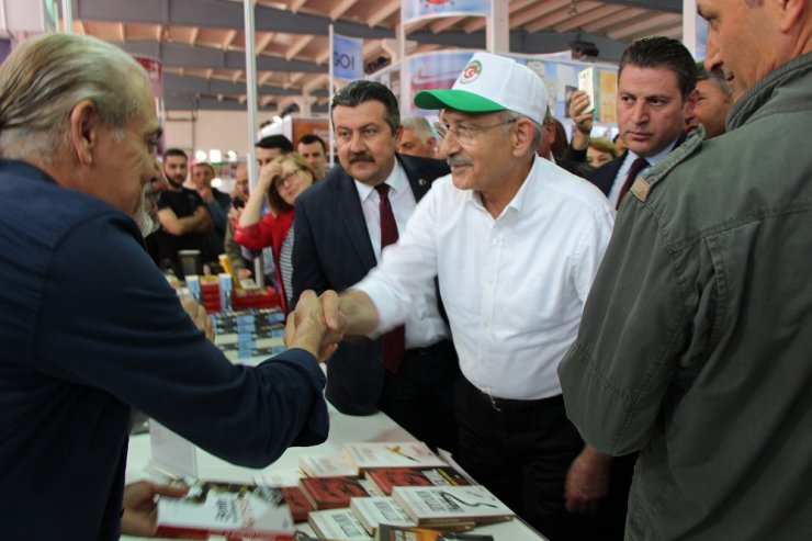 Kılıçdaroğlu Amasya’da Kitap Fuarını Dolaştı