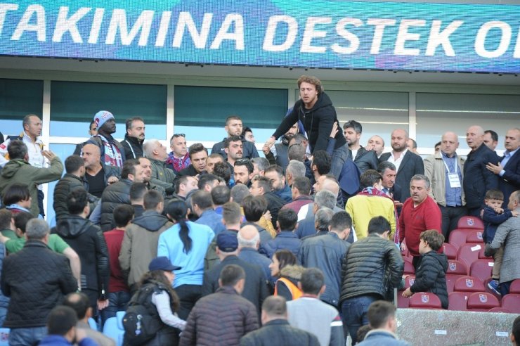 Trabzonspor Tribününde Kavga