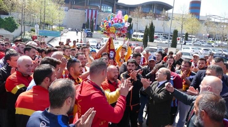 Trabzonspor Ve Kayserisporlu Taraftarlar Yemekte Buluştu