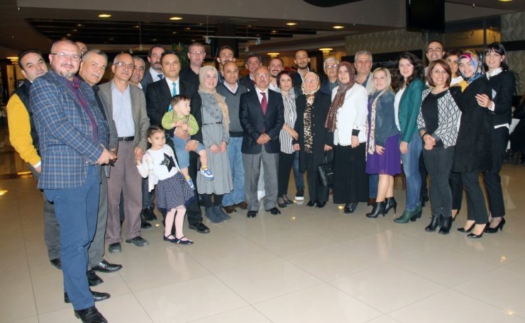 Emekli Olan Öğretim Görevlisine Plaketli Veda