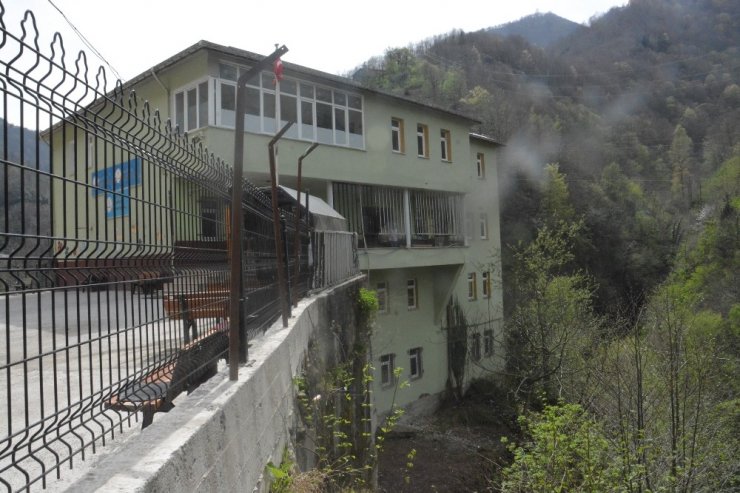 Trabzon’da ’Uçurumun Kenarındaki Okul’ Yeni Yerine Taşınacak