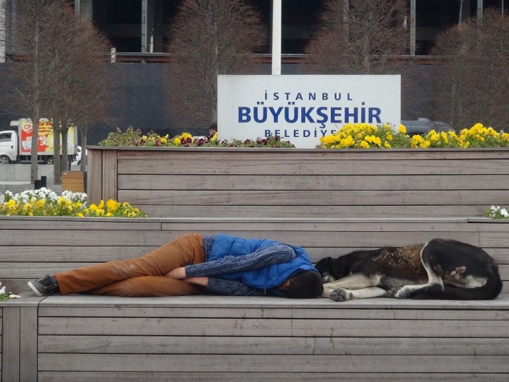Taksim’de Duygulandıran Görüntü