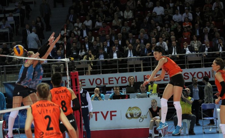 Eczacıbaşı Vitra, Cev Kupası’nın Sahibi Oldu