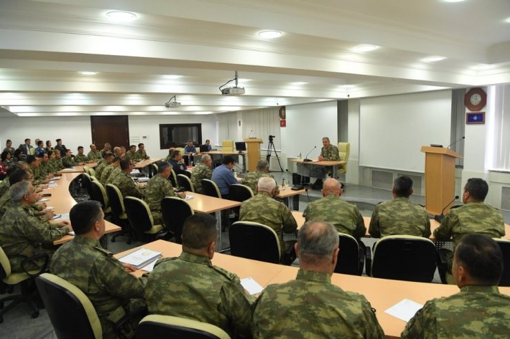 Orgeneral Akar, 1.ordu Komutanlığında İncelemelerde Bulundu