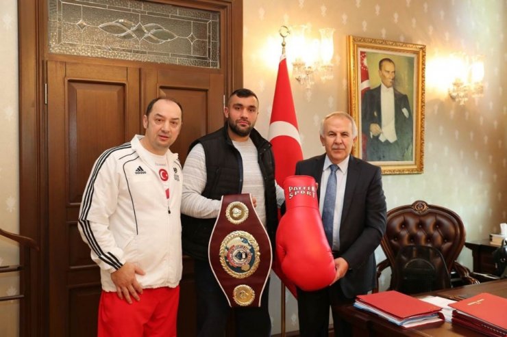Şampiyon Boksörden Askerlere Moral Ziyareti