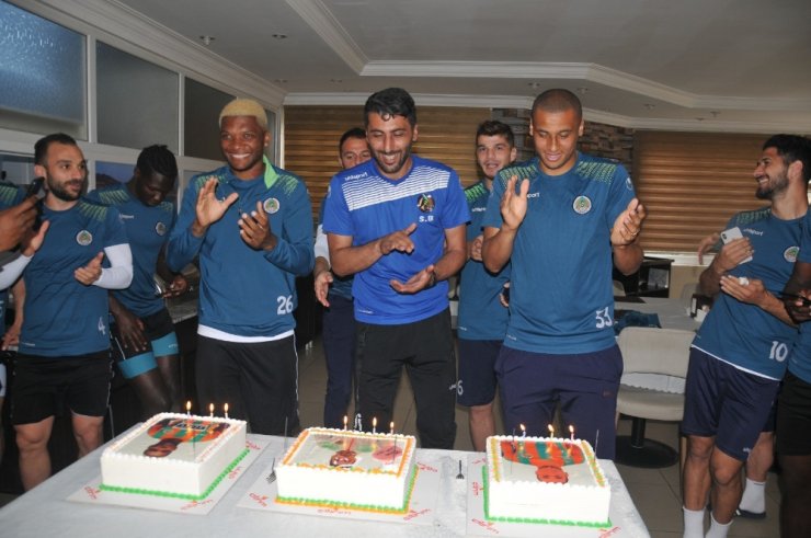 Alanyaspor’da 3 Doğum Günü Birden Kutlandı