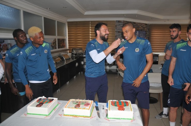 Alanyaspor’da 3 Doğum Günü Birden Kutlandı