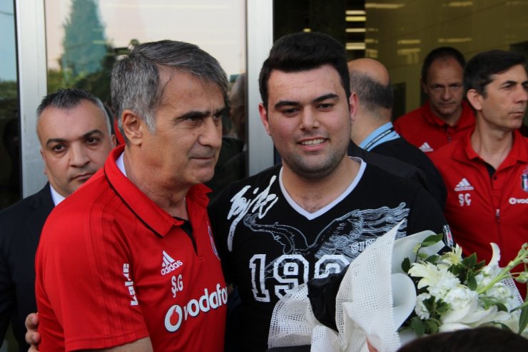 Beşiktaş’a İzmir’de Coşkulu Karşılama