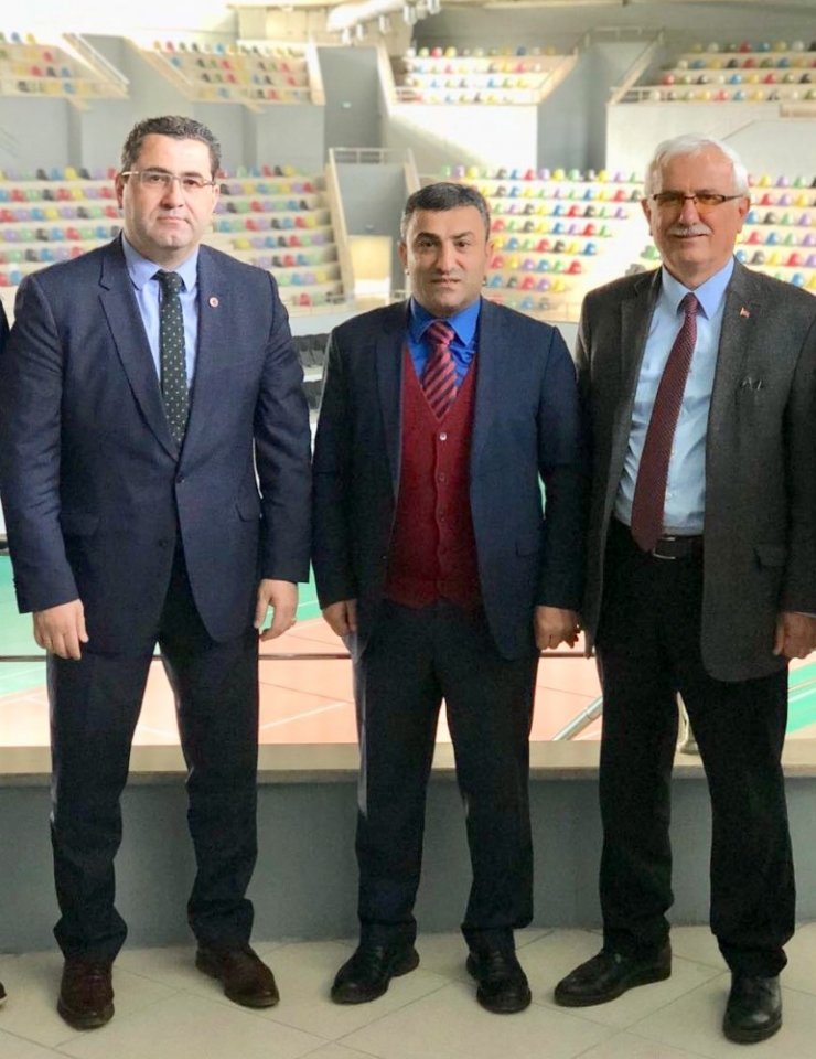 Altunbaş Yeni Yapılan Çok Amaçlı Spor Salonunu Gezdi