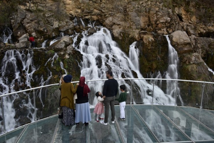 Tomara Şelalesi Ziyaretçilerini Bekliyor