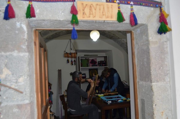 Geçmişi Milattan Önce 4 Binli Yıllara Dayanan ’Kaytan’ Bugünlerde Modaya Hayat Veriyor