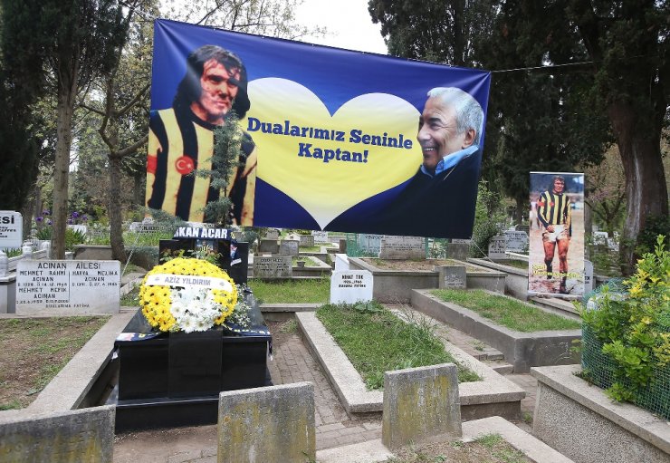 Serkan Acar Kabri Başında Anıldı