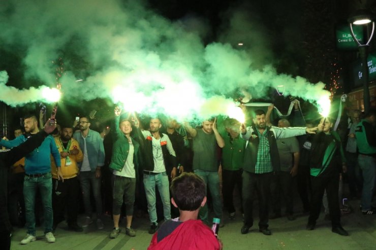 T.m. Akhisarspor, Final Heyecanını Sokaklara Taşıdı