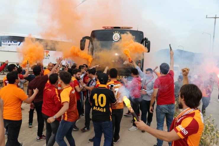 Galatasaray Şampiyon Gibi Karşılandı