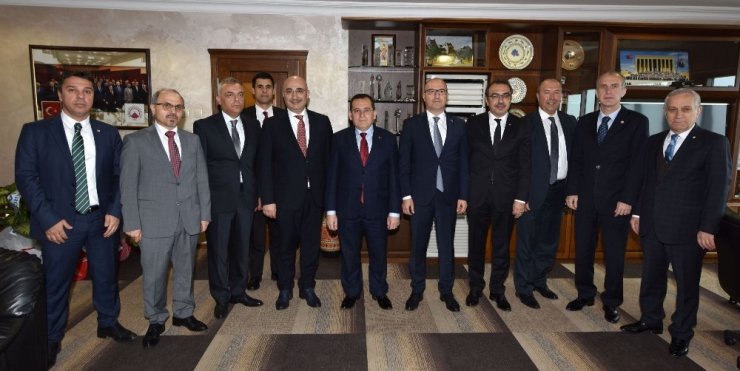 Hacısalihoğlu : "Bıçak Sırtındaki Firmalara Kredi Desteği Sağlanmalı"