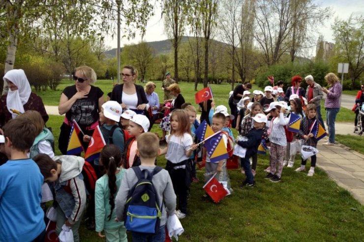 Tsk Bosna-hersek’te Çocukların Yüzünü Güldürdü