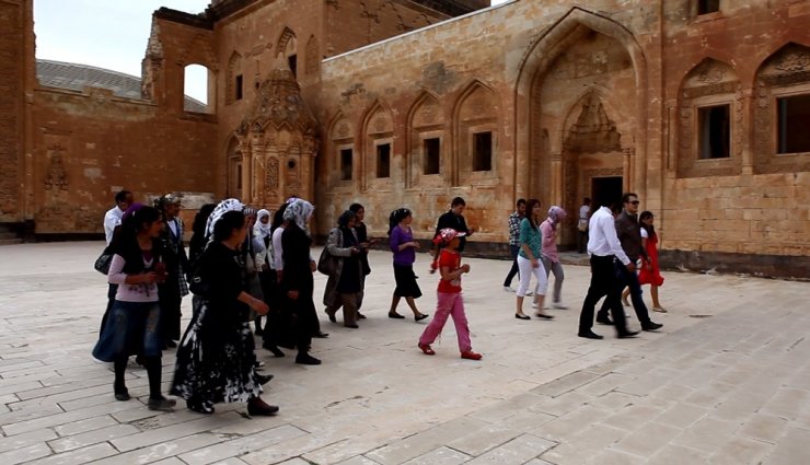 İshak Paşa Sarayı’na Turist Akını