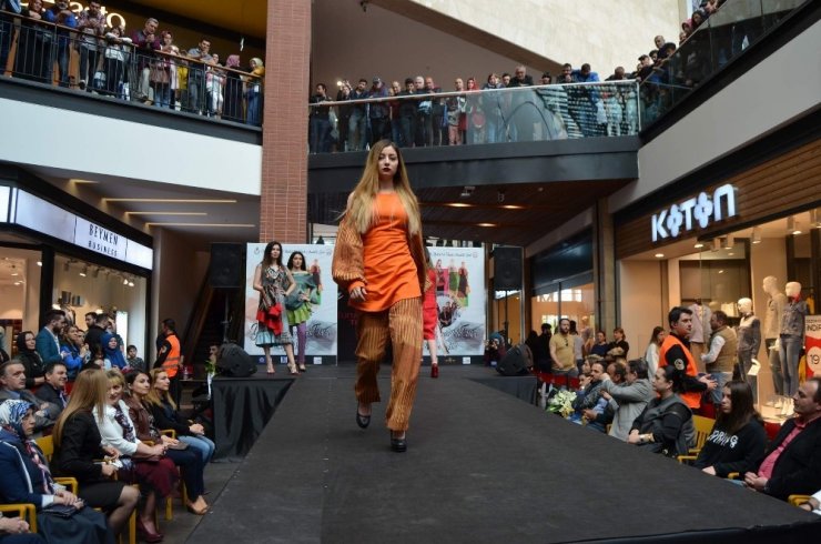 Trabzon’da “Yedi Bölge Moda İçin El Ele” Defilesi