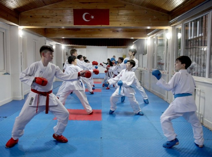 Halk Eğitim Merkezi’nin Açtığı Karate Kursundan Türkiye Şampiyonluğu’na