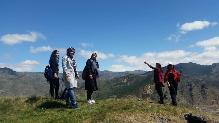 Gümüşhaneli Dağcılardan Turizm Haftası Yürüyüşü