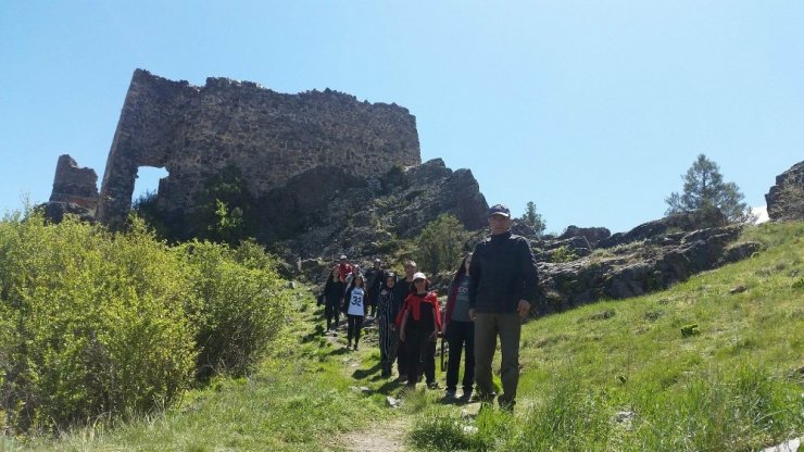 Gümüşhaneli Dağcılardan Turizm Haftası Yürüyüşü
