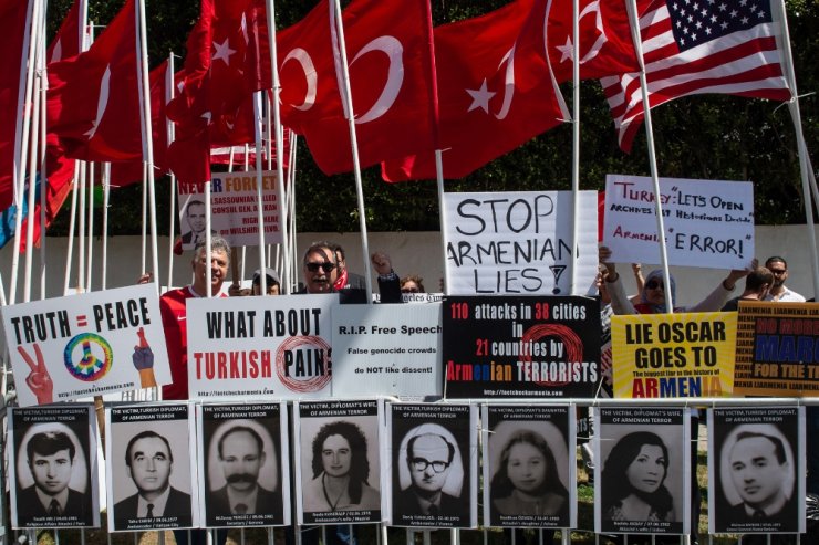Abd’de Türklerden Protesto