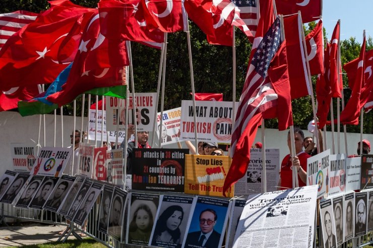 Abd’de Türklerden Protesto