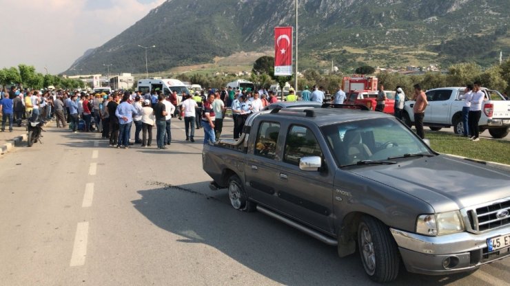 Manisa’da Otomobil İşçilere Çarptı: 3 Ölü