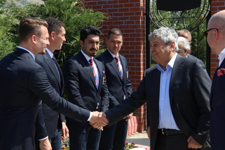Geleceğin Yıldızlarına Lucescu Desteği