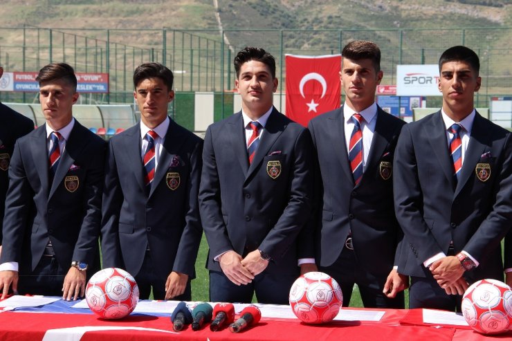 Geleceğin Yıldızlarına Lucescu Desteği