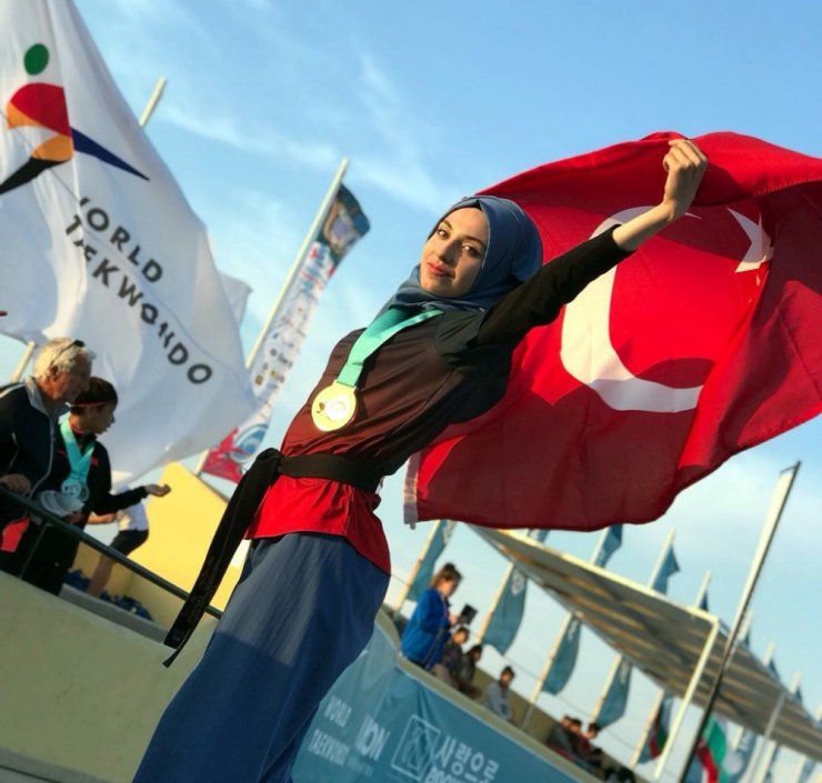 Kübra Dağlı Dünya Şampiyonu