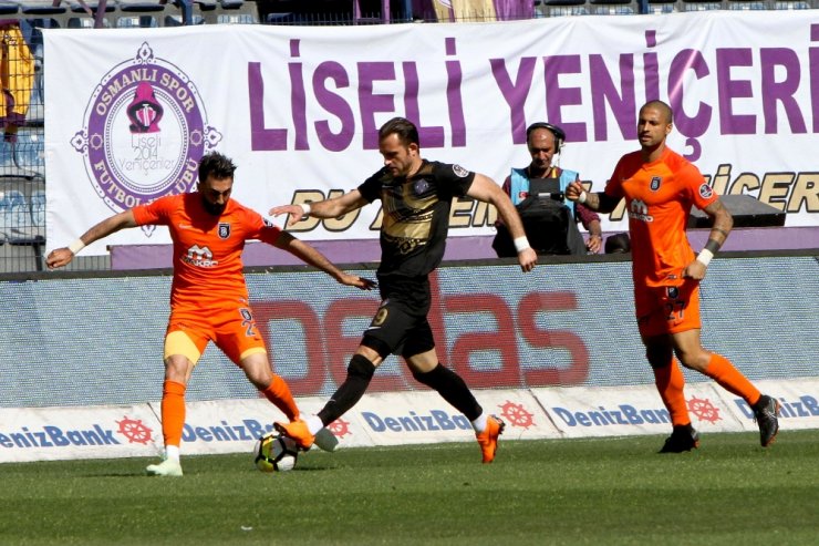 Başakşehir İlk Yarıyı Geride Kapattı