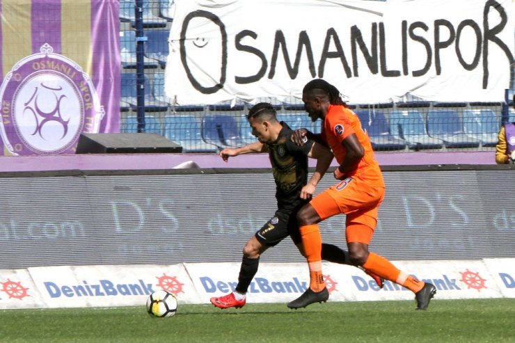 Başakşehir İlk Yarıyı Geride Kapattı