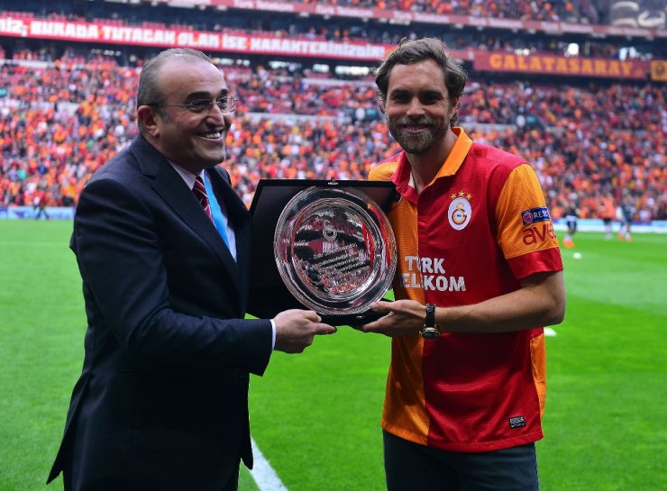 Galatasaray’dan Elmander’e Plaket