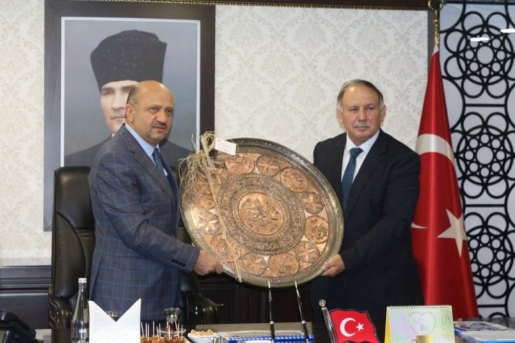 Başbakan Yardımcısı Fikri Işık Artvin’de