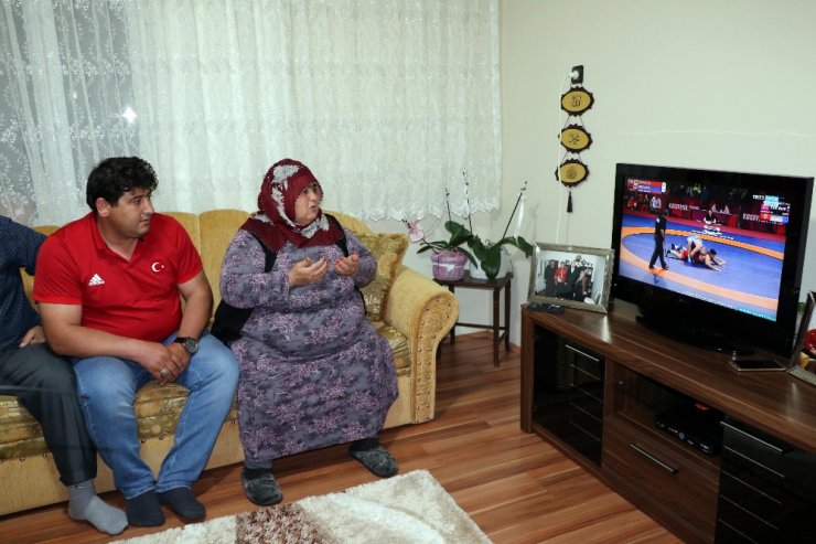 Rıza Kayaalp Ailesinin Sevinç Kaynağı Oldu