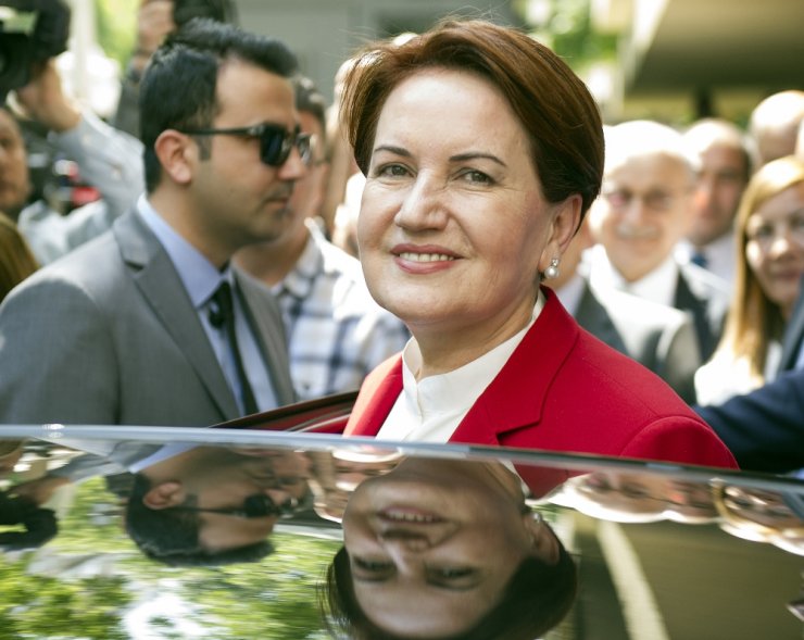 Akşener Cumhurbaşkanlığı Adaylığı İçin Ysk’ya Başvurdu