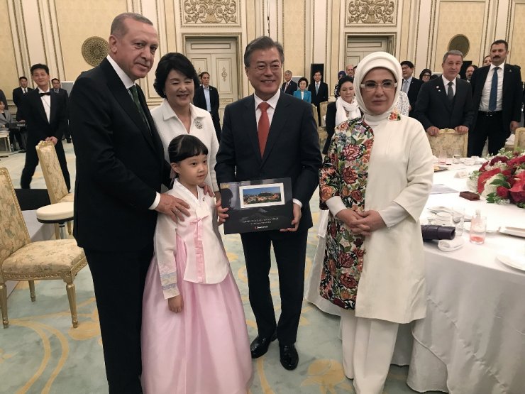 Erdoğan, Onuruna Verilen Akşam Yemeğine Katıldı