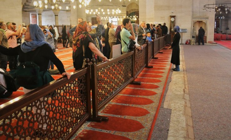 Süleymaniye Camii’nin Halıları Değişiyor