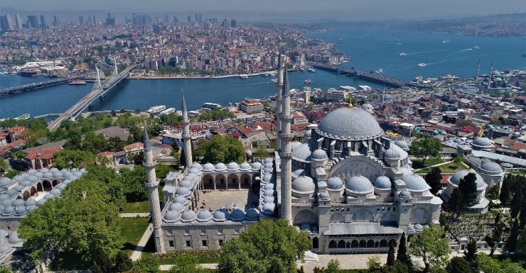 Süleymaniye Camii’nin Halıları Değişiyor