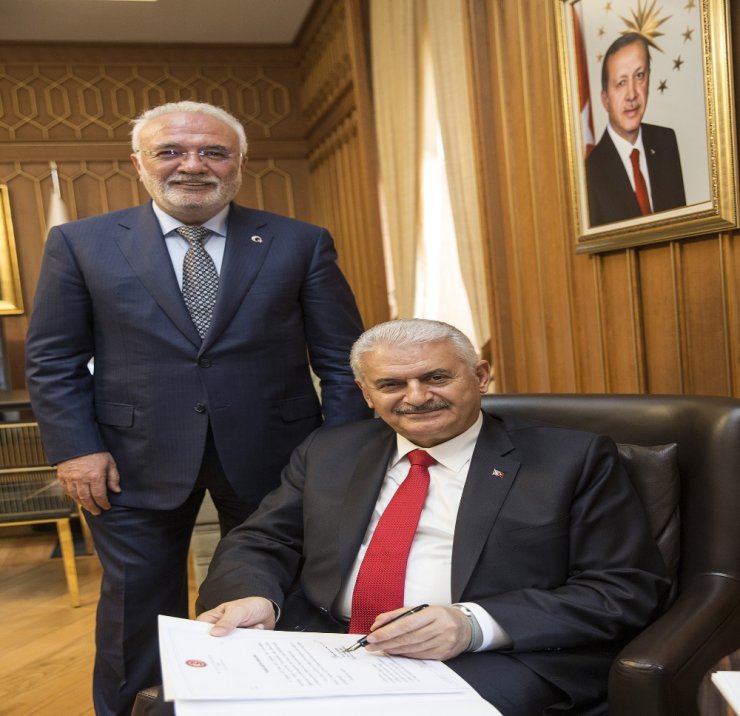 Cumhurbaşkanı Erdoğan’ın Adaylığına Dair Dilekçeyi İmzaladı