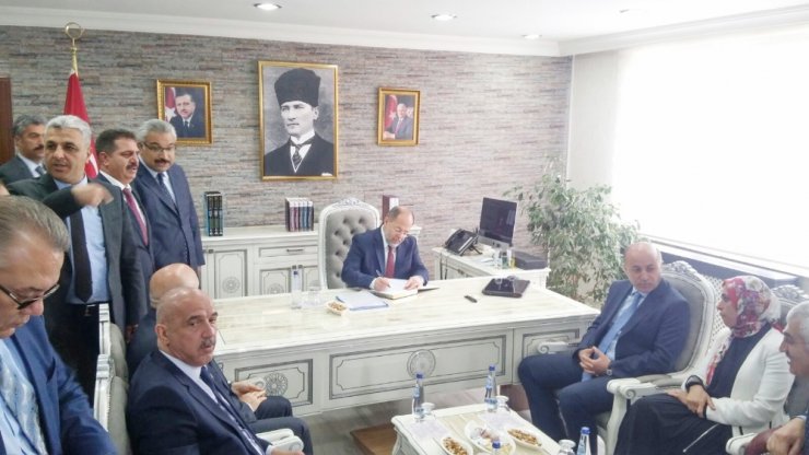 “İradesini Teröre Teslim Eden Belediyelerin..."